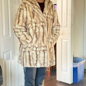 Pamela Mccoy Collection Faux Fur Hooded Coat Size (Good for both Men or women)